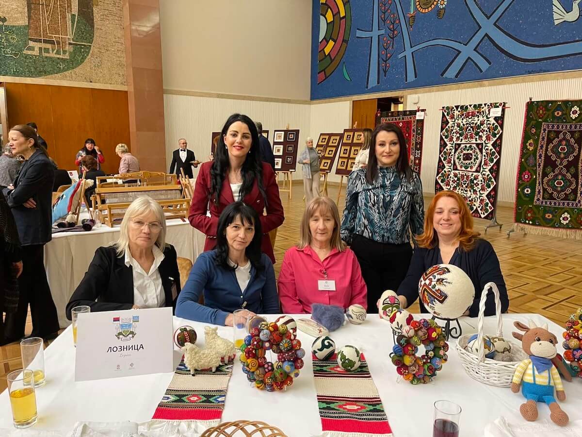 Izlozba-predsednik-vucic-gradonacelnica-lukic_02