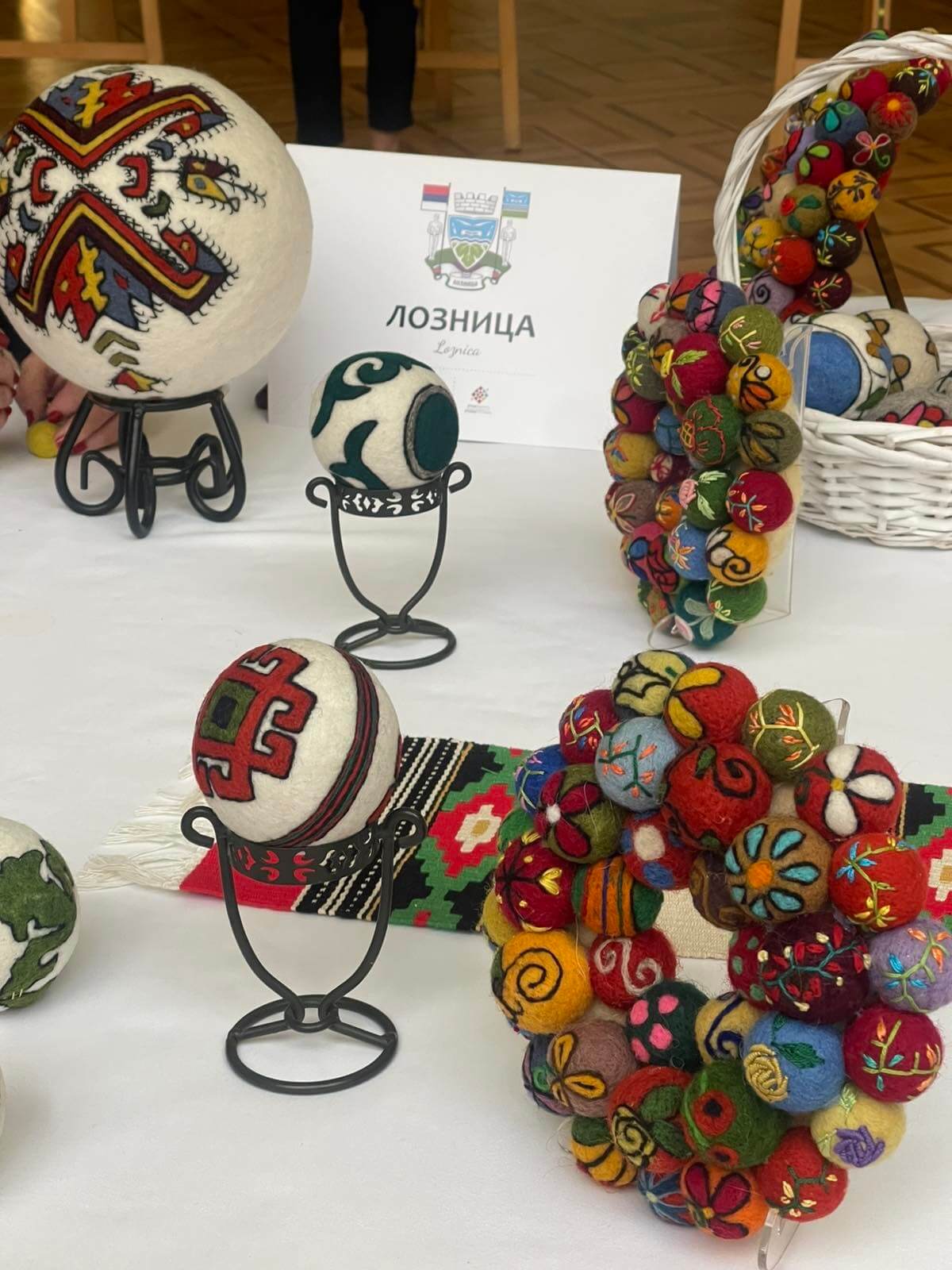 Izlozba-predsednik-vucic-gradonacelnica-lukic_13